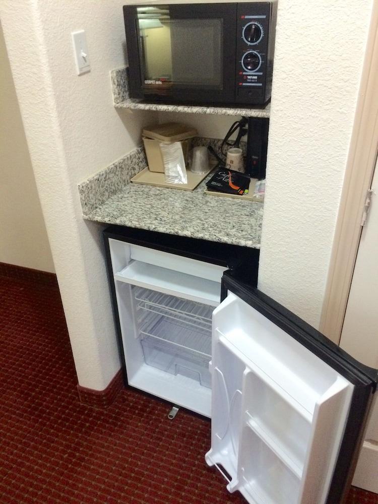 Comfort Inn & Suites Chesapeake - Portsmouth Екстериор снимка